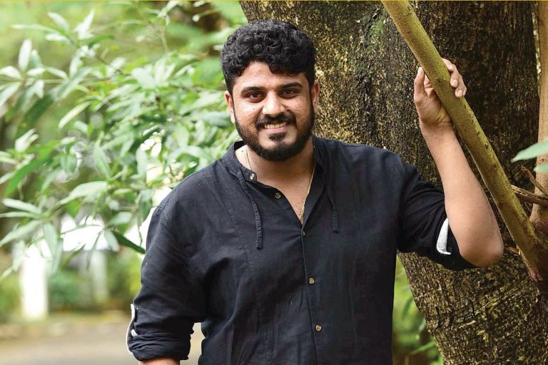 ഇത് ഒരു നടനും കൂടിയാണ്