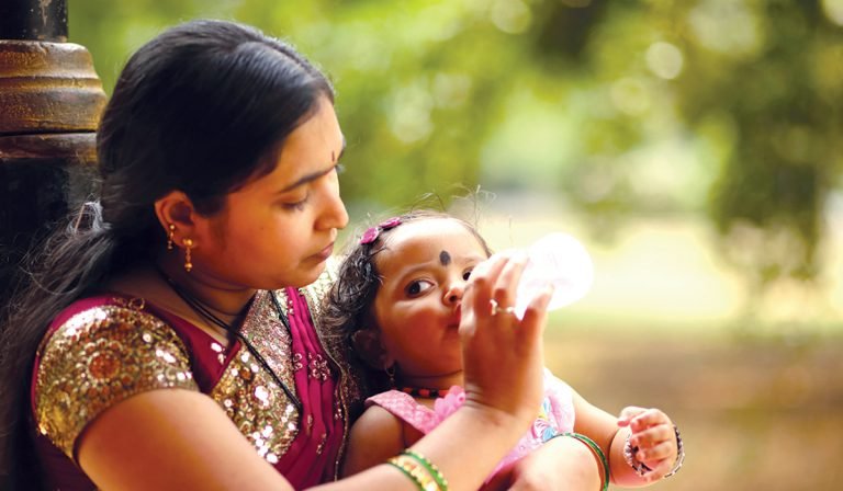 സന്തുഷ്ടയായ അമ്മയുടെ ലക്ഷണങ്ങൾ