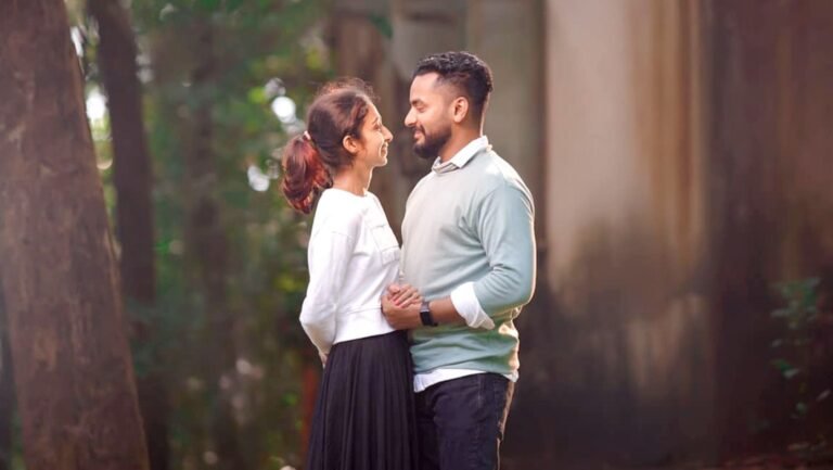 രണ്ടുപേർ സ്‌നേഹത്തിലാകുമ്പോൾ സംഭവിക്കുന്നത്…